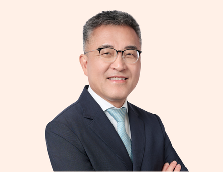 Andrew Tan headshot