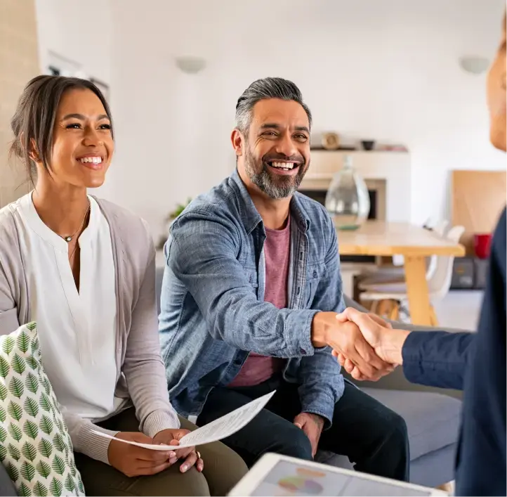 img_couple_making_handshake_deal